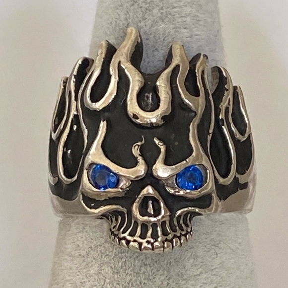 925 sterling silver flame skull ring with blue cz - Picture 3 of 6
